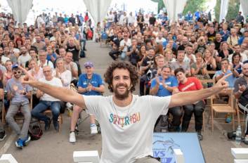 41539068_2236068900013650_8456865694737235968_n